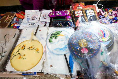 非遺手工藝品驚艷亮相鄭州國際會展中心，市民駐足欣賞帶動工藝美術品與禮儀用品銷售熱潮